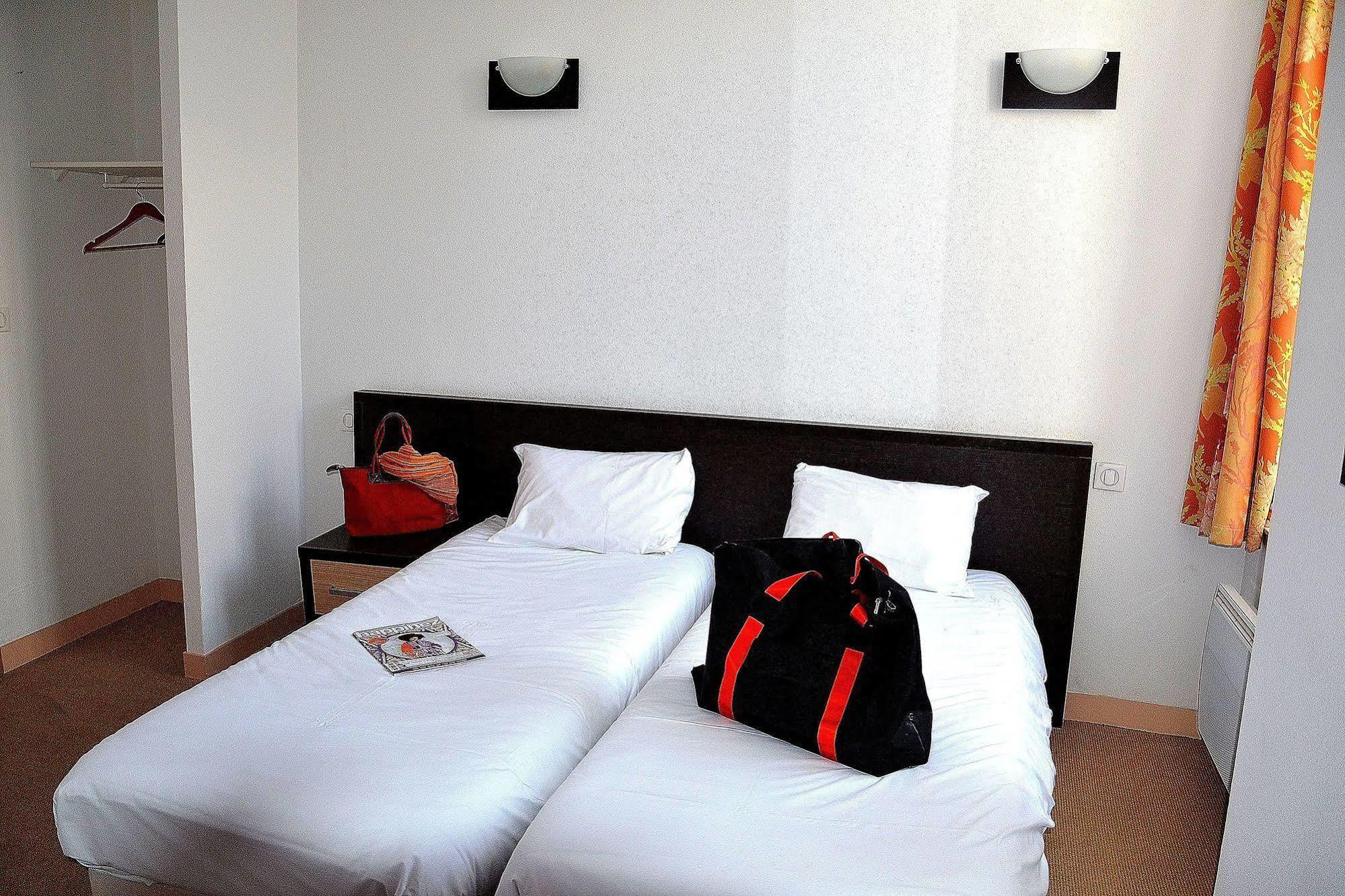 Hotel Les Benedictins Лимож Екстериор снимка